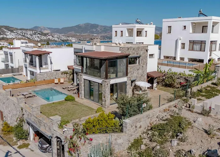 Elegant Villa Private Pool & Stunning Views